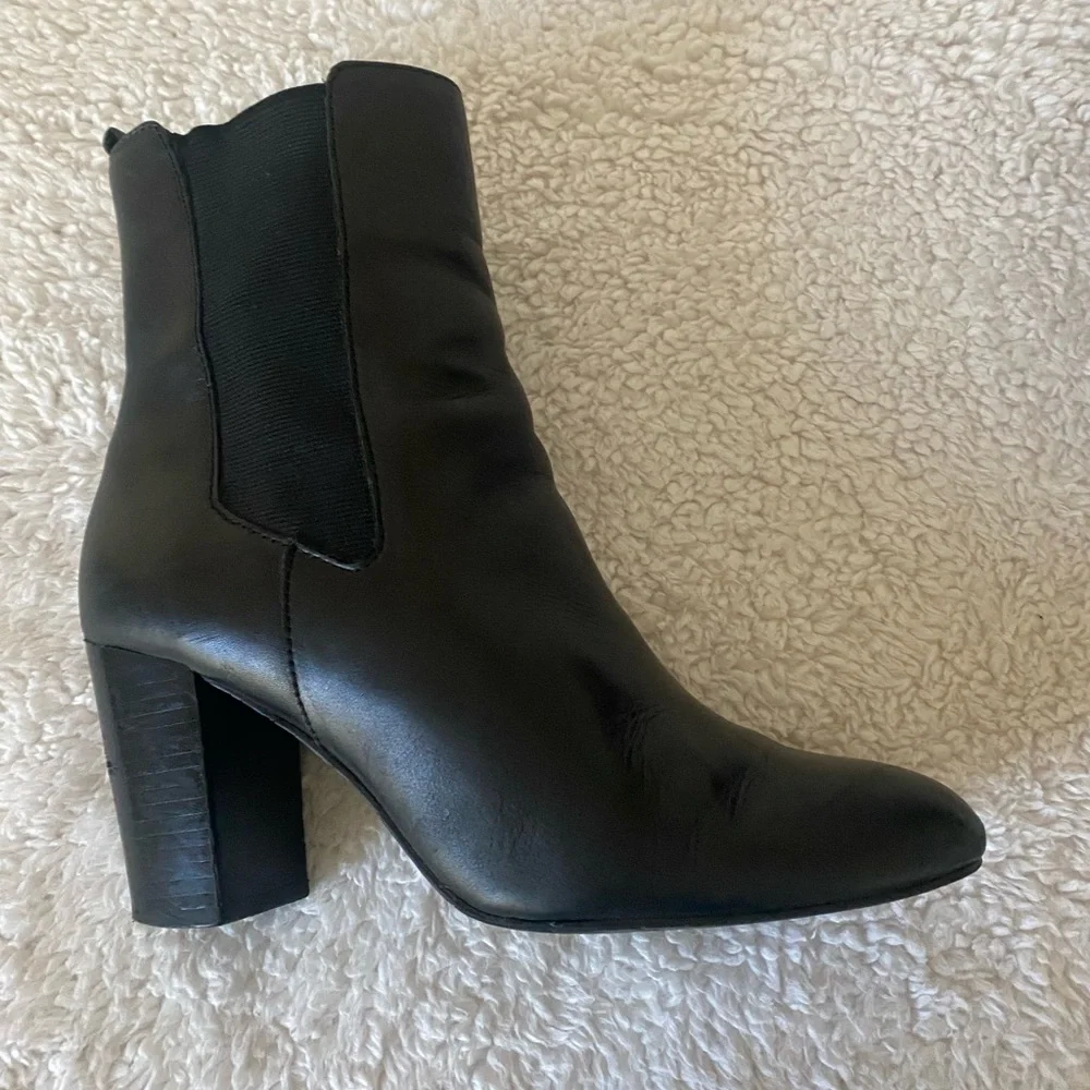 Tahari Garnet Women’s Black Leather Roundtoe Ankle Block Heel Boots Size 9.5 M - Picture 3 of 15